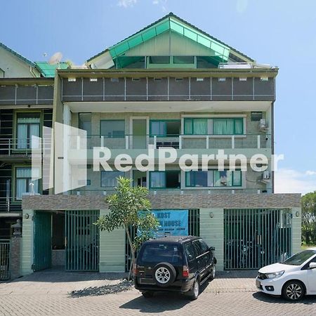 Pondok Hijau Syariah Mitra Reddoorz At Citraland Сурабая Екстер'єр фото
