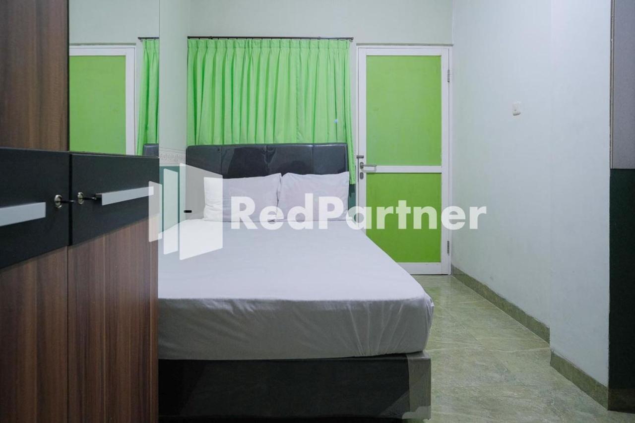 Pondok Hijau Syariah Mitra Reddoorz At Citraland Сурабая Екстер'єр фото