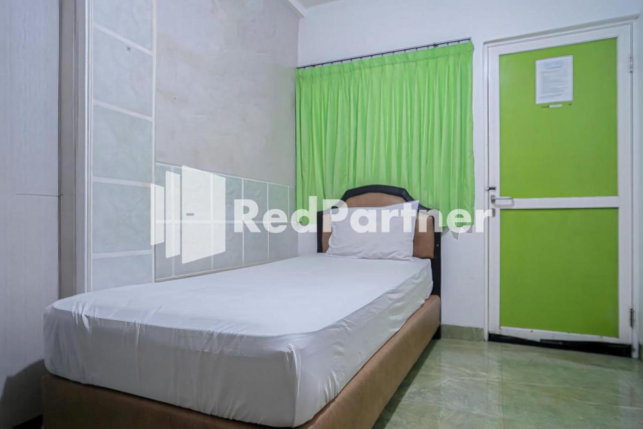 Pondok Hijau Syariah Mitra Reddoorz At Citraland Сурабая Екстер'єр фото