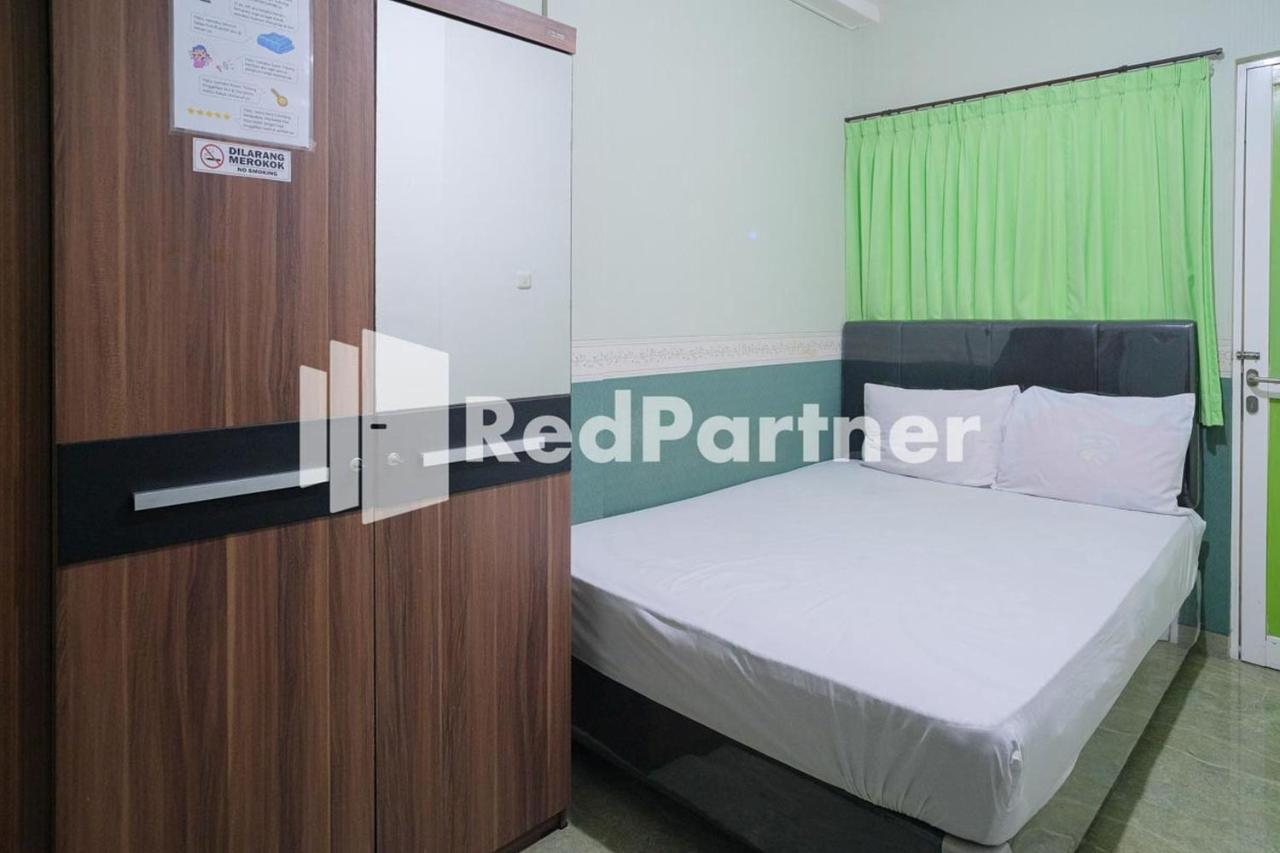 Pondok Hijau Syariah Mitra Reddoorz At Citraland Сурабая Екстер'єр фото