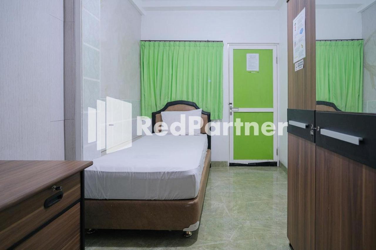 Pondok Hijau Syariah Mitra Reddoorz At Citraland Сурабая Екстер'єр фото