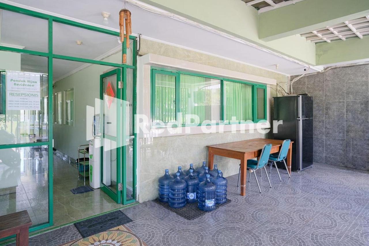 Pondok Hijau Syariah Mitra Reddoorz At Citraland Сурабая Екстер'єр фото